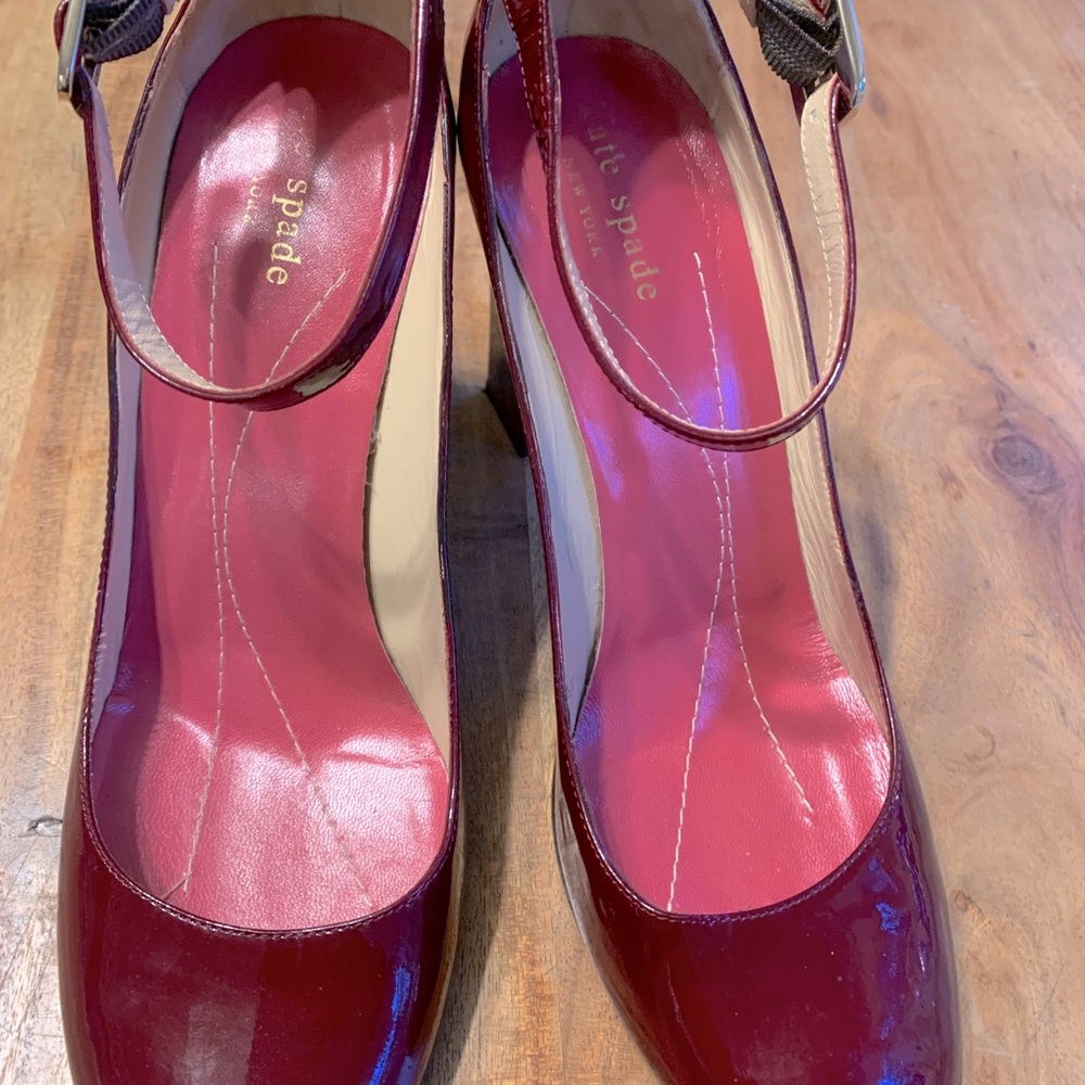 Adorable Kate SPADE kameron mary jane patent leather heels. size 8